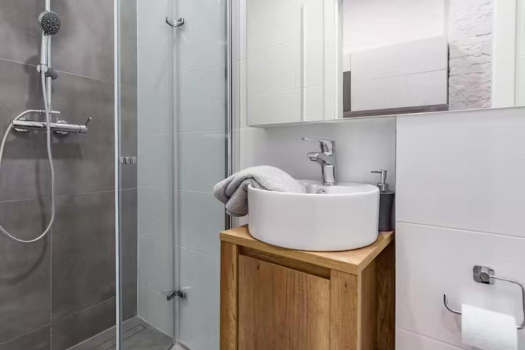 Kawalerka W Srodmiesciu 22 Apartment Lodz  Luaran gambar